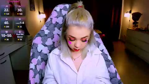 Snapshot of blinkofeyess chatting on February 14, 6:45 am Nicole online show from February 14, 6:45 am