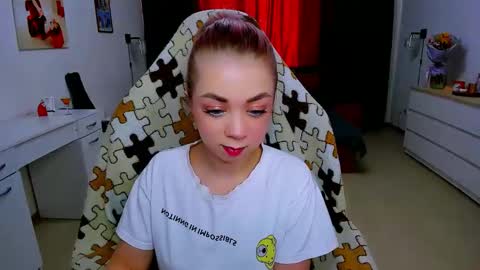 Snapshot of blinkofeyess chatting on February 8, 6:54 am Nicole online show from February 8, 6:54 am