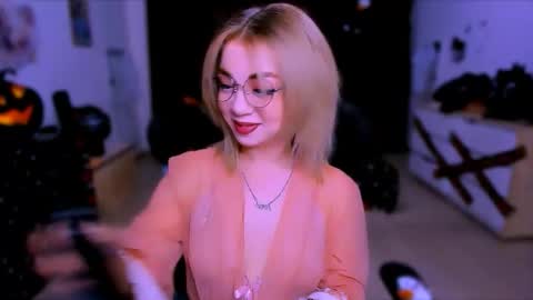 Snapshot of blinkofeyess chatting on October 14, 6:27 am Nicole online show from October 14, 6:27 am