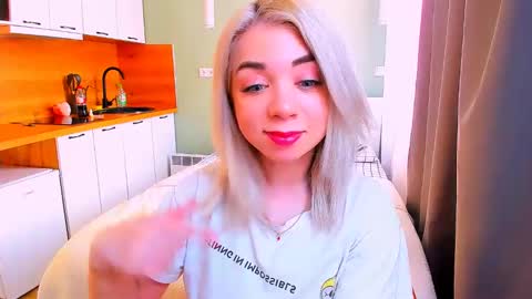Snapshot of blinkofeyess chatting on February 28, 1:25 pm Nicole online show from February 28, 1:25 pm