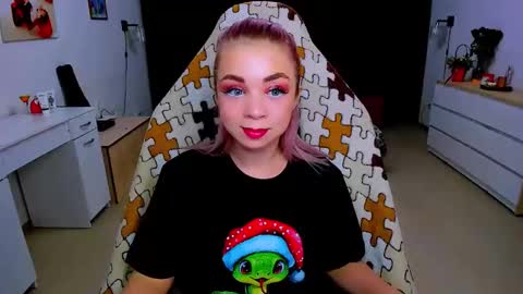 Snapshot of blinkofeyess chatting on January 28, 11:17 am Nicole online show from January 28, 11:17 am