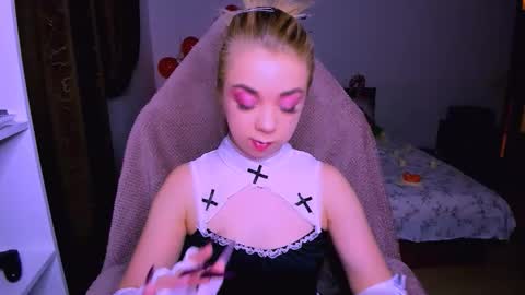 Nicole online show from December 5, 10:27 am