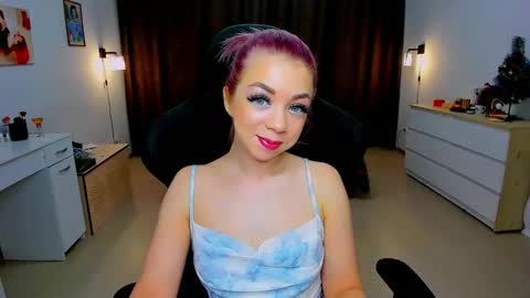 Snapshot of blinkofeyess chatting on January 3, 6:44 am Nicole online show from January 3, 6:44 am