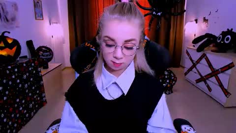 Snapshot of blinkofeyess chatting on October 9, 8:40 am Nicole online show from October 9, 8:40 am