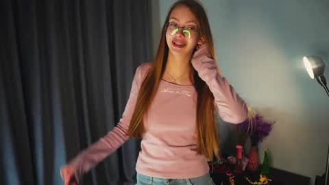  LiLy online show from November 3, 3:27 pm