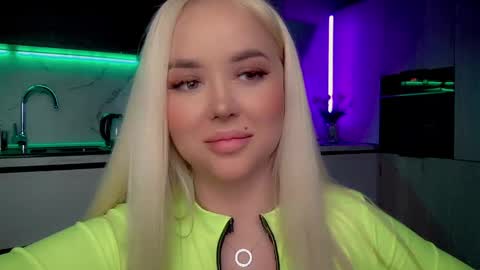 Snapshot of blond_diamond chatting on March 6, 6:08 am Lana online show from March 6, 6:08 am