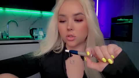 Snapshot of blond_diamond chatting on February 23, 11:54 pm Lana online show from February 23, 11:54 pm