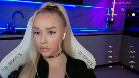 Snapshot of blond_diamond chatting on September 12, 4:02 am Lana online show from September 12, 4:02 am