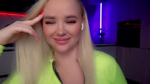 Snapshot of blond_diamond chatting on February 4, 7:29 am Lana online show from February 4, 7:29 am