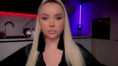 Snapshot of blond_diamond chatting on January 9, 2:01 am Lana online show from January 9, 2:01 am