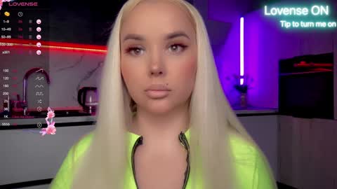 Snapshot of blond_diamond chatting on January 22, 8:07 am Lana online show from January 22, 8:07 am