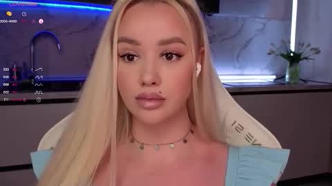 Snapshot of blond_diamond chatting on September 20, 8:34 am Lana online show from September 20, 8:34 am