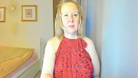 Snapshot of blonde_angel20 chatting on February 20, 5:52 pm Nicole online show from February 20, 5:52 pm