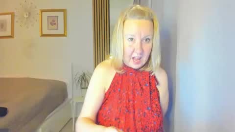 Snapshot of blonde_angel20 chatting on March 6, 8:05 pm Nicole online show from March 6, 8:05 pm