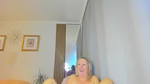 Snapshot of blonde_angel20 chatting on January 31, 6:24 am Nicole online show from January 31, 6:24 am