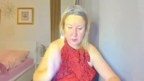 Snapshot of blonde_angel20 chatting on January 8, 5:16 am Nicole online show from January 8, 5:16 am