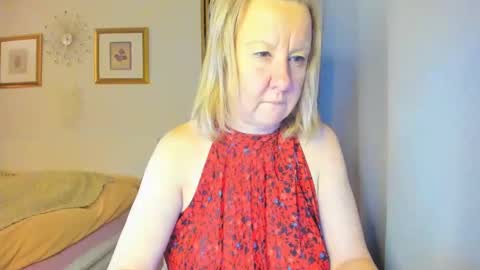 Snapshot of blonde_angel20 chatting on February 19, 5:16 pm Nicole online show from February 19, 5:16 pm