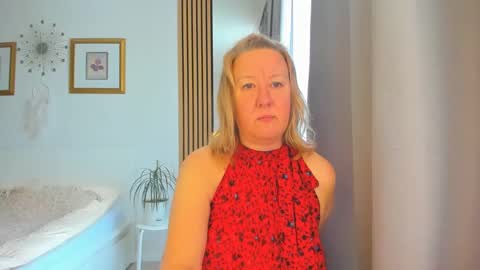 Snapshot of blonde_angel20 chatting on March 11, 6:19 am Nicole online show from March 11, 6:19 am