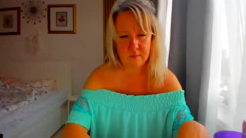 Nicole online show from July 28, 6:20 pm