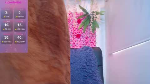 blonde_squirt_ online show from February 12, 3:25 pm