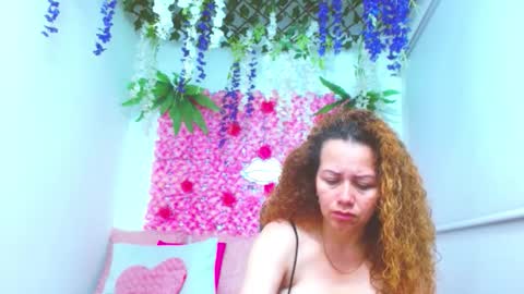 blonde_squirt_ online show from October 6, 5:13 am