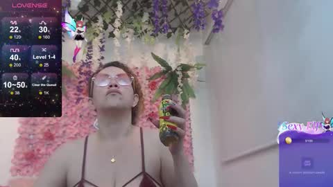 blonde_squirt_ online show from January 6, 8:01 pm