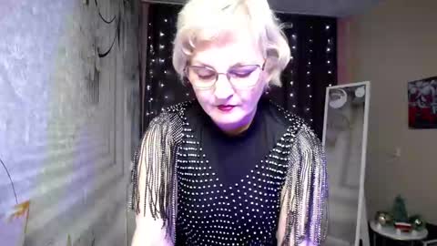 Blonde woman X online show from January 9, 6:17 am