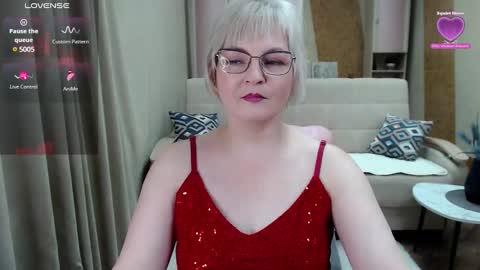 Blonde woman X online show from January 18, 5:41 am