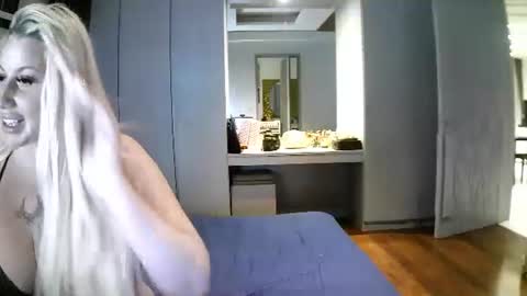 blondedolltia online show from October 4, 4:22 pm