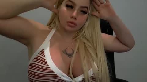 blondedolltia online show from July 18, 11:57 am