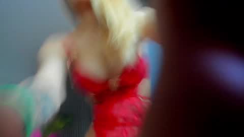 Snapshot of blondie_muller chatting on January 1, 1:59 pm blondie_muller online show from January 1, 1:59 pm