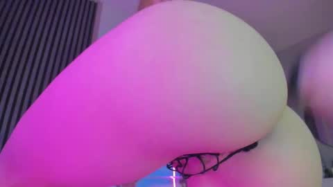 Snapshot of blondie_muller chatting on March 5, 7:28 pm blondie_muller online show from March 5, 7:28 pm
