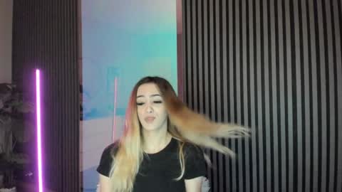 Snapshot of blondie_muller chatting on January 12, 8:25 pm blondie_muller online show from January 12, 8:25 pm
