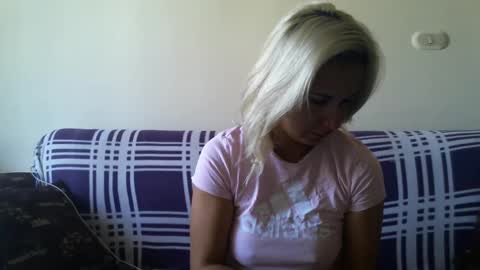 Snapshot of blondiepam23 chatting on December 23, 9:05 am BlondiePam online show from December 23, 9:05 am