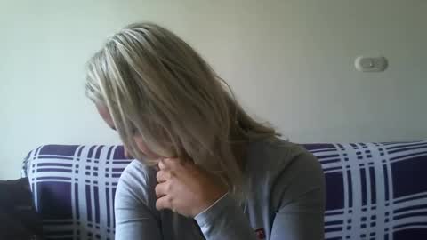 Snapshot of blondiepam23 chatting on January 18, 8:31 am BlondiePam online show from January 18, 8:31 am