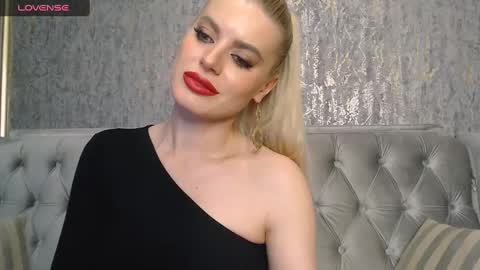 Snapshot of blondiestarxxx chatting on January 11, 7:38 pm Helen online show from January 11, 7:38 pm