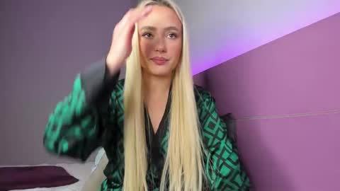 Anna online show from January 18, 8:05 pm