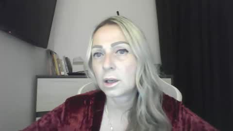 Snapshot of blondkitti chatting on September 8, 7:24 pm Iren online show from September 8, 7:24 pm