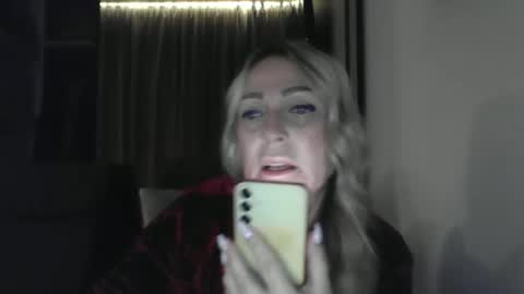 Snapshot of blondkitti chatting on October 15, 9:01 am Iren online show from October 15, 9:01 am