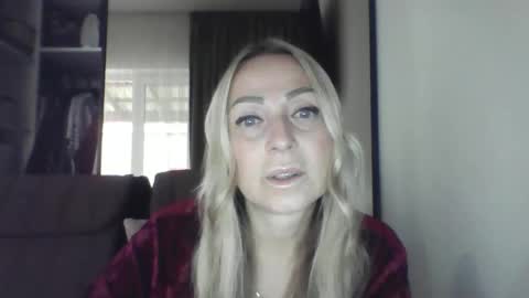 Snapshot of blondkitti chatting on September 12, 8:12 am Iren online show from September 12, 8:12 am