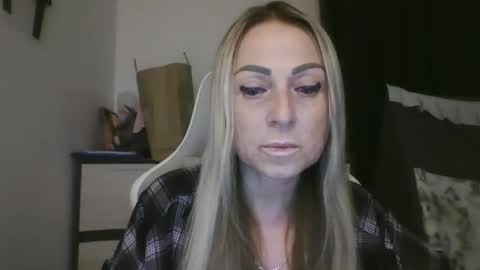 Snapshot of blondkitti chatting on October 22, 4:45 pm Iren online show from October 22, 4:45 pm