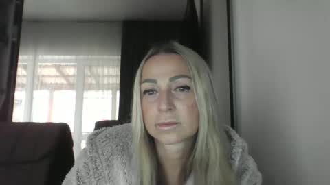 Snapshot of blondkitti chatting on September 29, 9:47 am Iren online show from September 29, 9:47 am