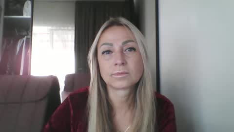 Snapshot of blondkitti chatting on September 10, 7:41 am Iren online show from September 10, 7:41 am