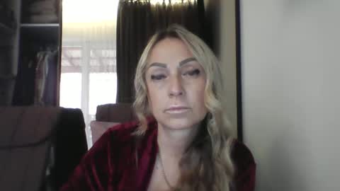 Snapshot of blondkitti chatting on October 14, 8:28 am Iren online show from October 14, 8:28 am