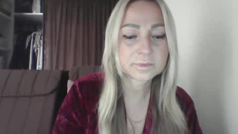 Snapshot of blondkitti chatting on September 11, 8:03 am Iren online show from September 11, 8:03 am