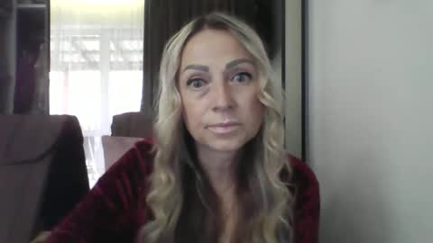 Snapshot of blondkitti chatting on October 7, 8:08 am Iren online show from October 7, 8:08 am