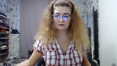 Snapshot of blondmilfs chatting on January 28, 1:05 pm BlondMILfs online show from January 28, 1:05 pm