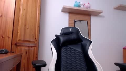 blondyelena online show from September 28, 7:25 am