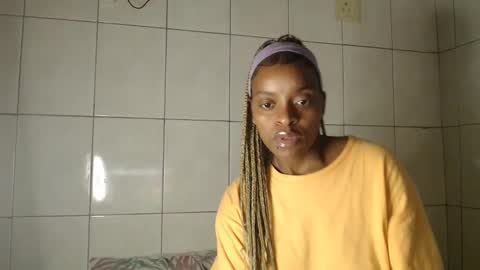 Snapshot of bluedi622952 chatting on March 7, 5:06 pm Tee online show from March 7, 5:06 pm