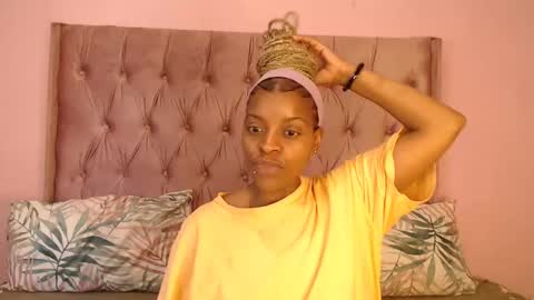 Snapshot of bluedi622952 chatting on March 8, 10:41 am Tee online show from March 8, 10:41 am